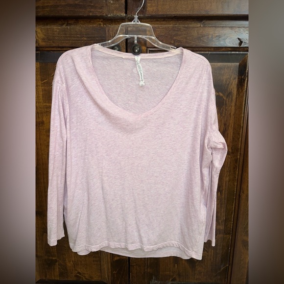 Lululemon Women’s 4 Long Sleeve V-Neck Back In Action Lightweight Pullover - Picture 2 of 6